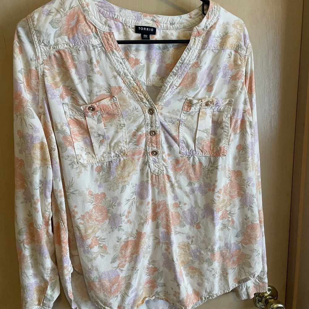 Lightweight business casual floral print shirt